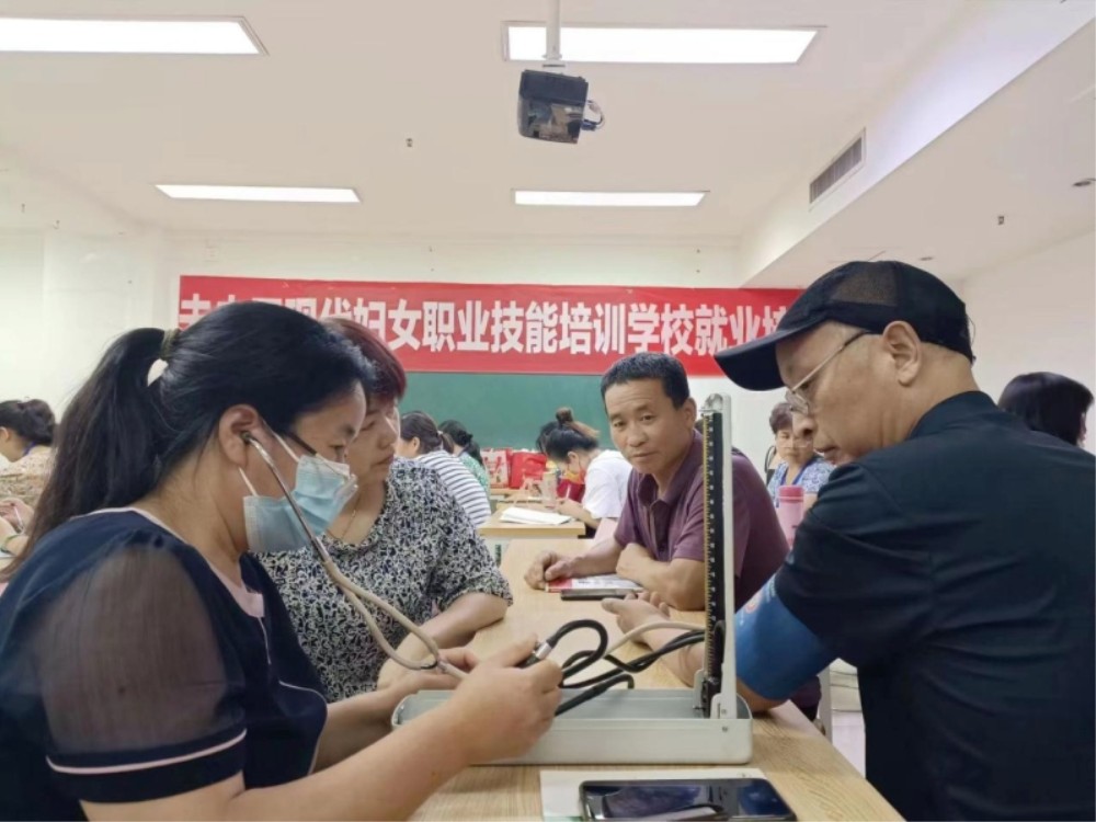 家政进社区