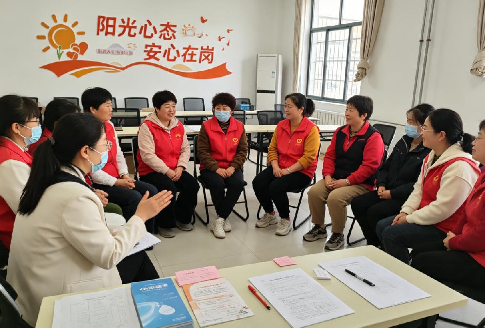 家政从业人员心理健康与情绪管理专题培训 西安市未央区妇联家政服务中心开展家政人员压力疏导、情绪调节、职业心态辅导课堂实拍